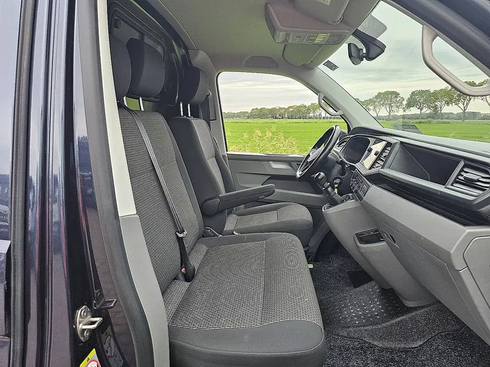 Volkswagen Transporter 2.0 TDI L2H1 30 Airco uit 2020, foto 10