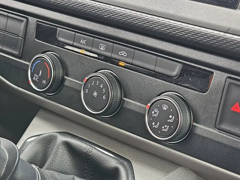 Volkswagen Transporter 2.0 TDI L2H1 30 Airco uit 2020, foto 11