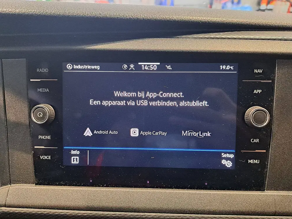 Volkswagen Transporter 2.0 TDI L2H1 30 Airco uit 2020, foto 12