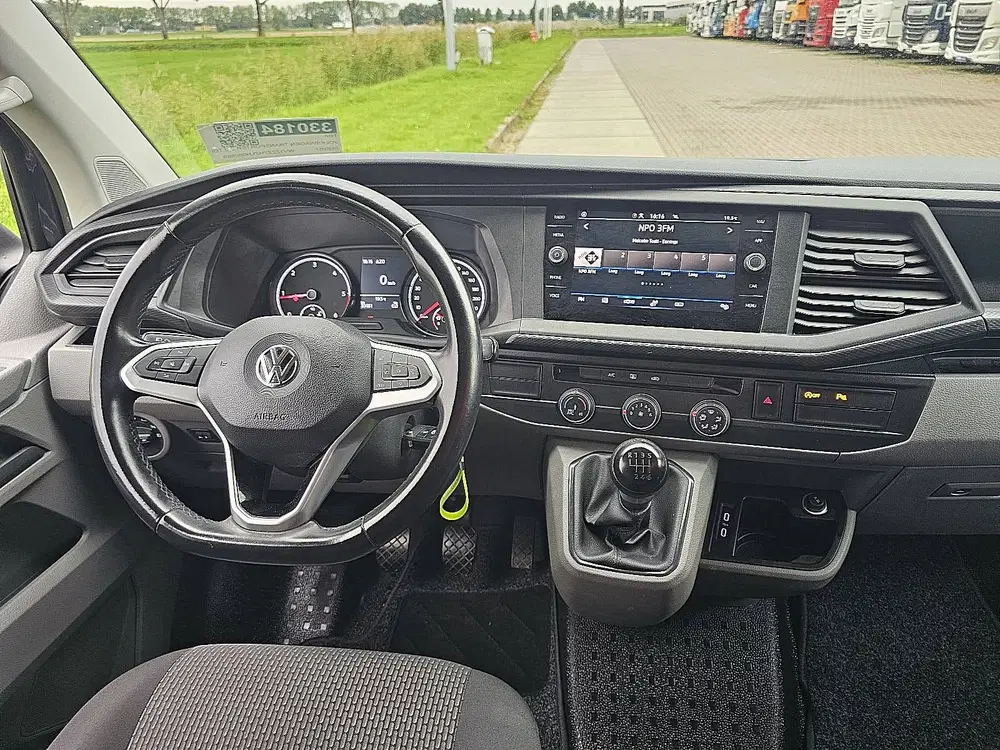 Volkswagen Transporter 2.0 TDI L2H1 30 Airco uit 2020, foto 9