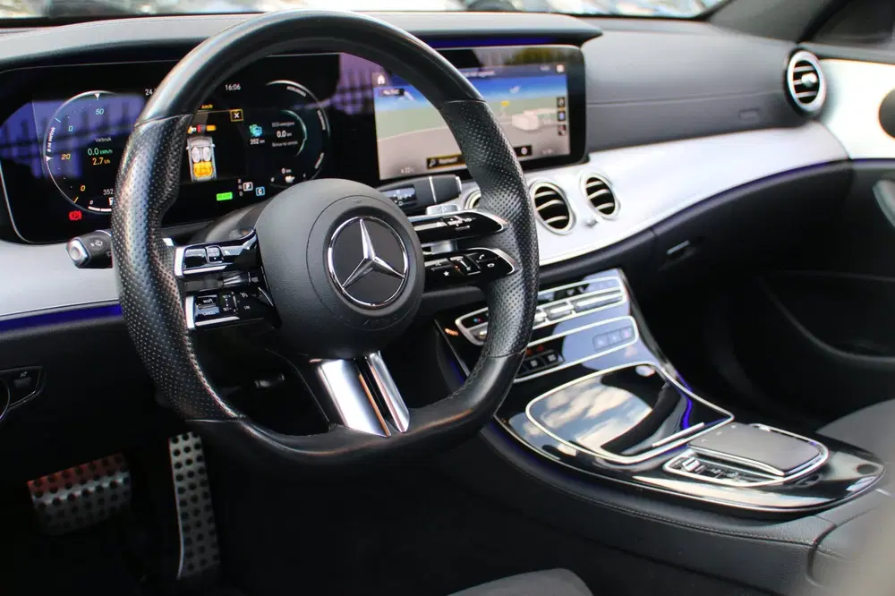 Mercedes-Benz E-Klasse 300 e Business Solution AMG uit 2020, foto 15