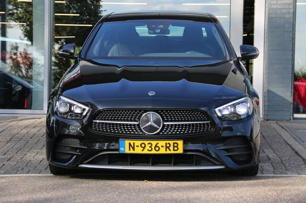 Mercedes-Benz E-Klasse 300 e Business Solution AMG uit 2020, foto 2