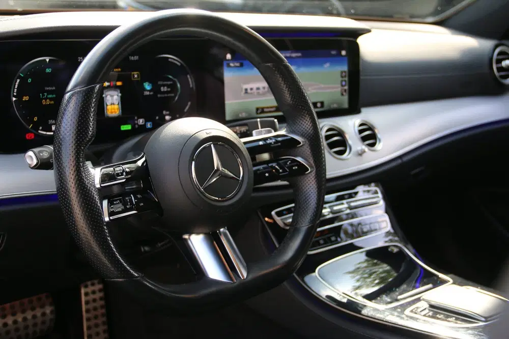 Mercedes-Benz E-Klasse 300 e Business Solution AMG uit 2020, foto 6