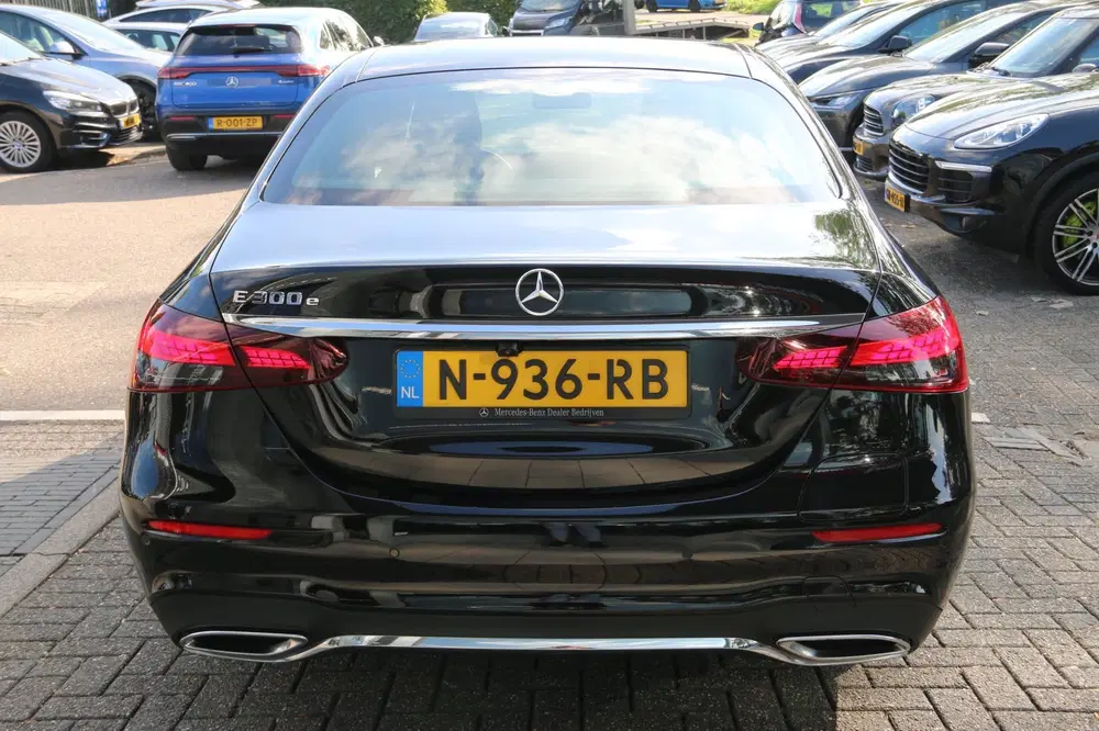 Mercedes-Benz E-Klasse 300 e Business Solution AMG uit 2020, foto 7