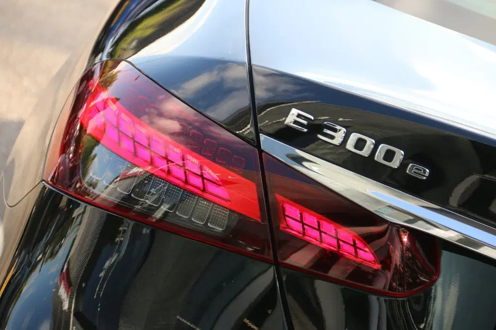 Mercedes-Benz E-Klasse 300 e Business Solution AMG uit 2020, foto 8