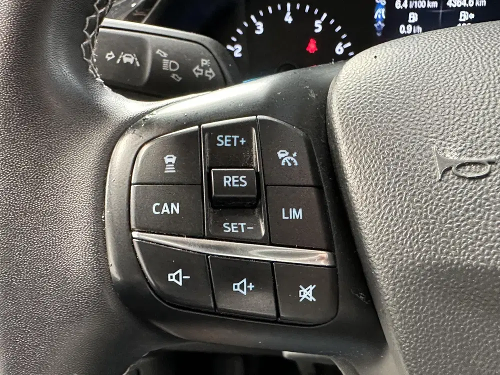 Ford Fiesta 1.0 EcoBoost Hybrid Cross uit 2021, foto 10