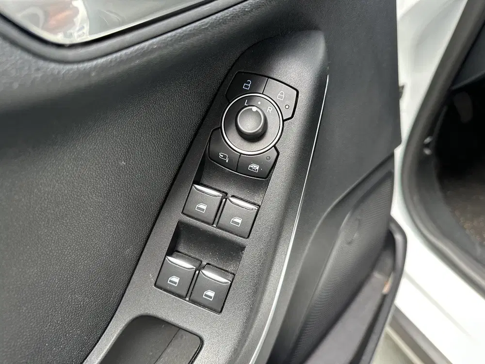 Ford Fiesta 1.0 EcoBoost Hybrid Cross uit 2021, foto 3