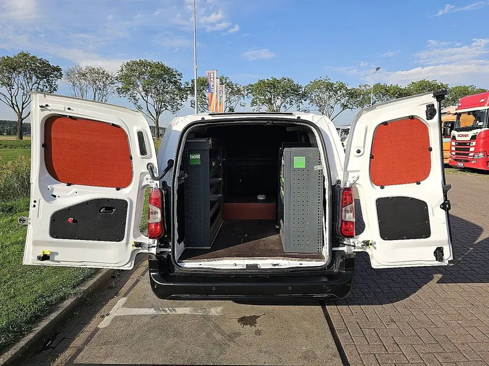Opel Combo 1.5 d 75kw ediyion uit 2021, foto 13