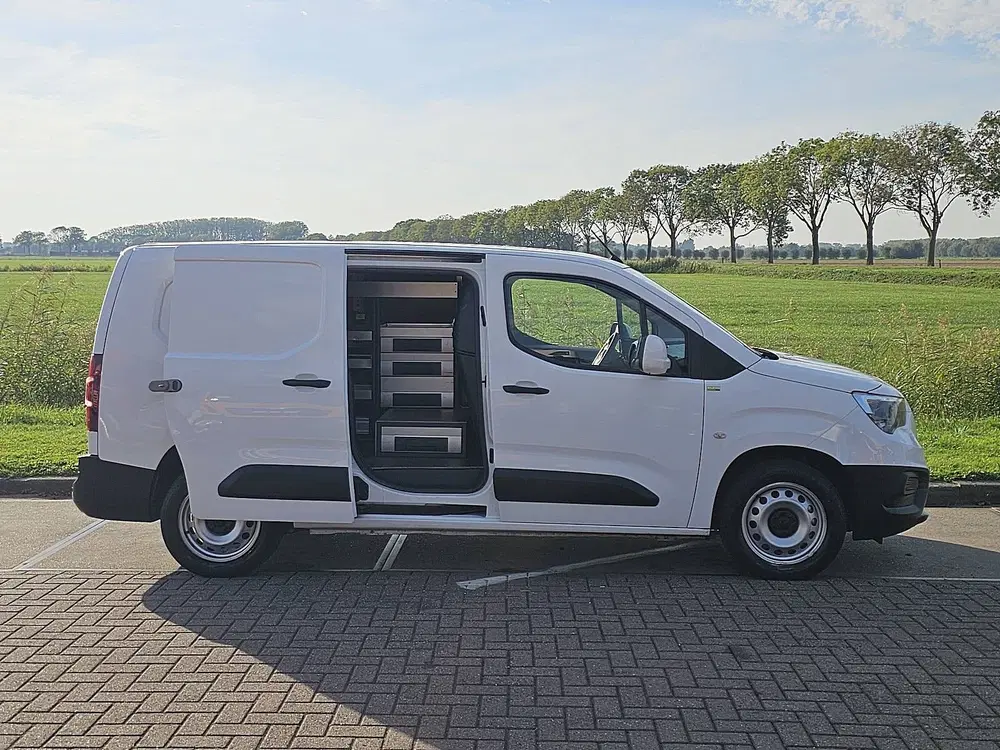Opel Combo 1.5 d 75kw ediyion uit 2021, foto 14