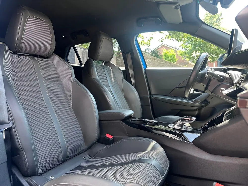Peugeot 2008 1.2 PureTech GT-Line 1e EIG uit 2020, foto 13