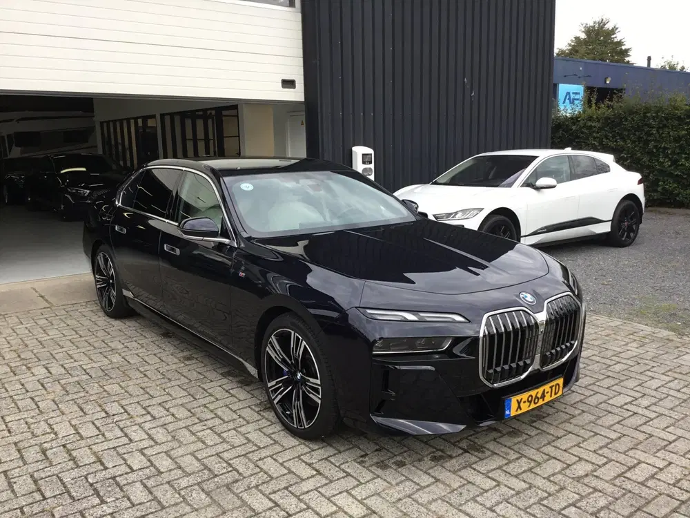 BMW 7-serie 750e xDrive M-SPORT uit 2024, foto 3