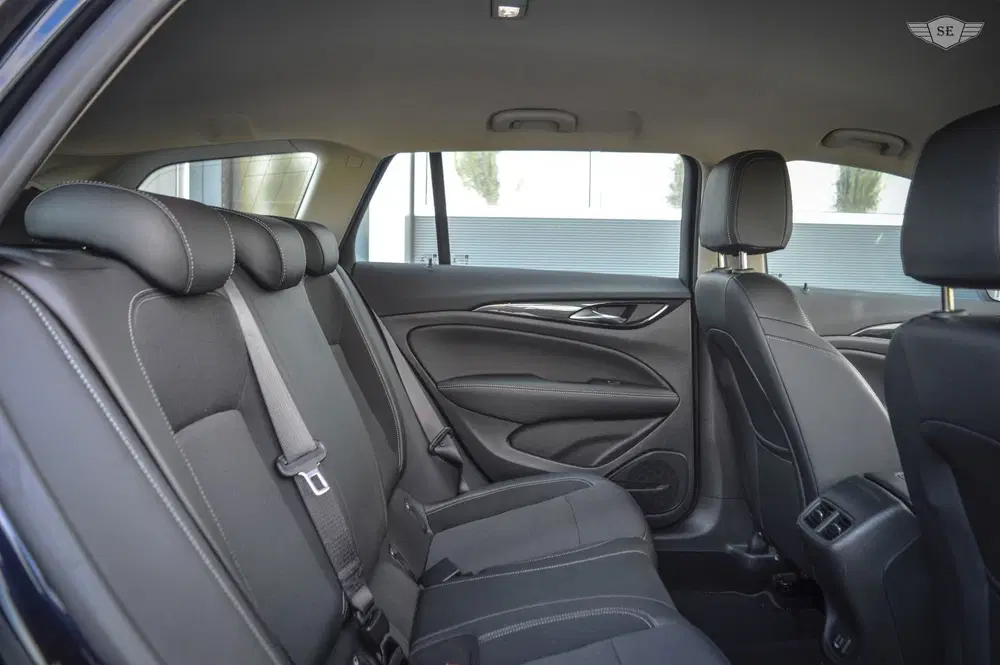 Opel Insignia 1.5 Turbo Business Executive uit 2019, foto 11