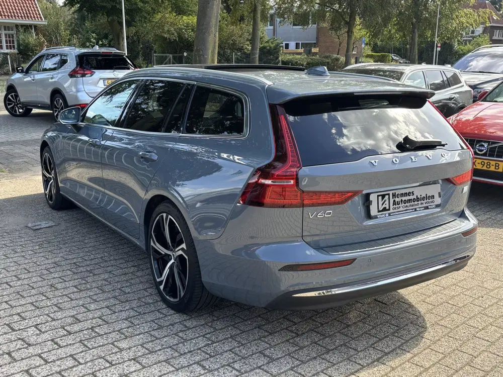 Volvo V60 T8 455pk AWD Ultimate Bright Pano Keyless uit 2023, foto 10