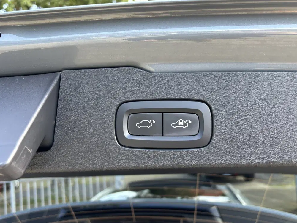 Volvo V60 T8 455pk AWD Ultimate Bright Pano Keyless uit 2023, foto 13