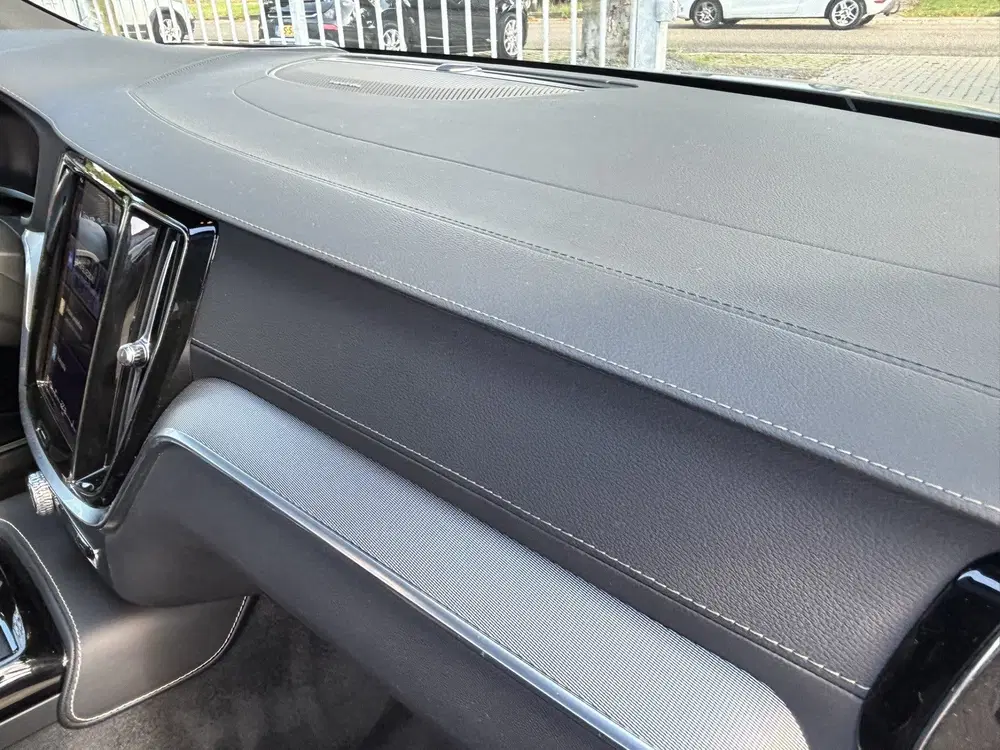 Volvo V60 T8 455pk AWD Ultimate Bright Pano Keyless uit 2023, foto 15