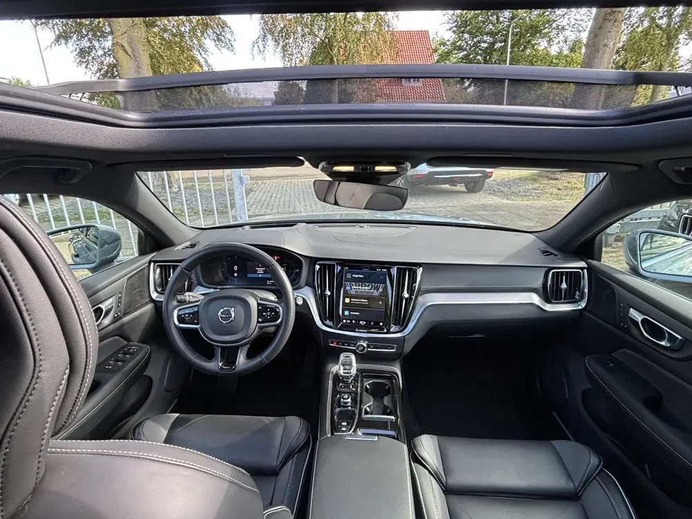 Volvo V60 T8 455pk AWD Ultimate Bright Pano Keyless uit 2023, foto 2
