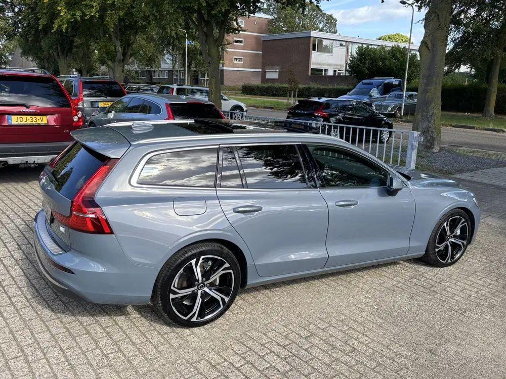 Volvo V60 T8 455pk AWD Ultimate Bright Pano Keyless uit 2023, foto 3