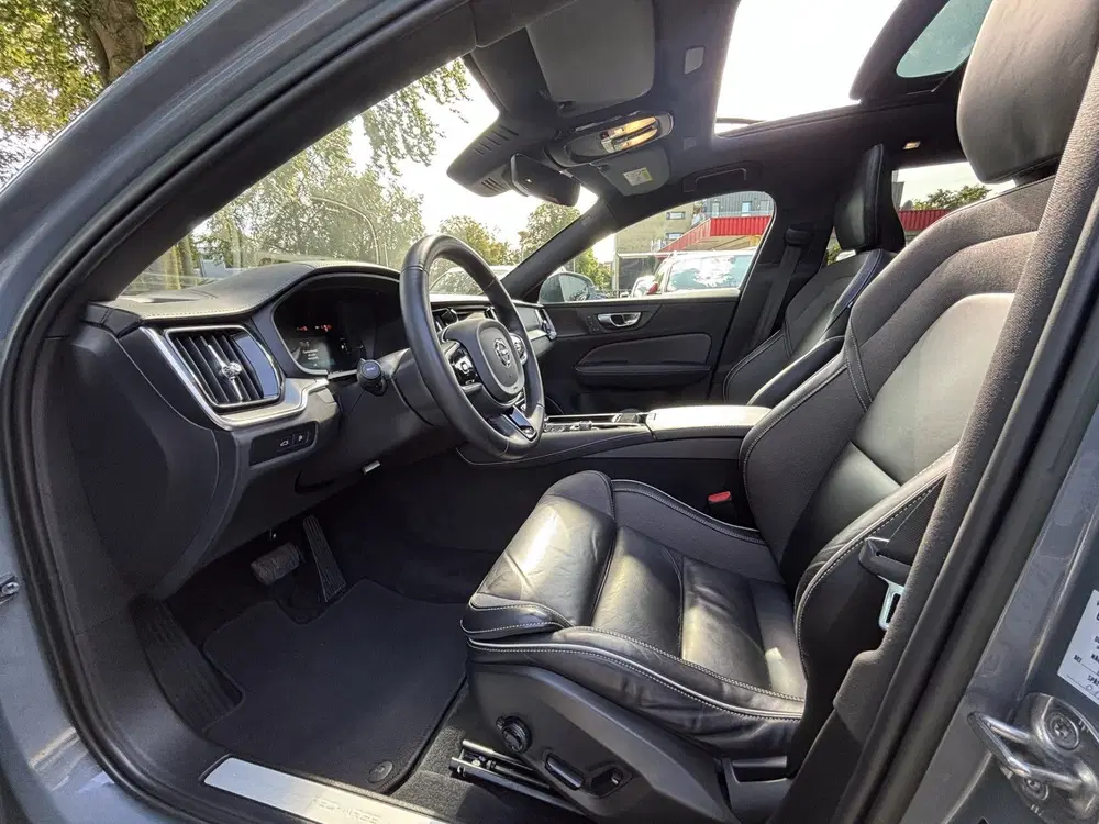 Volvo V60 T8 455pk AWD Ultimate Bright Pano Keyless uit 2023, foto 4