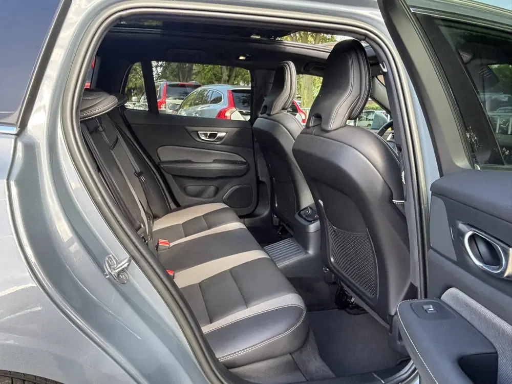 Volvo V60 T8 455pk AWD Ultimate Bright Pano Keyless uit 2023, foto 5