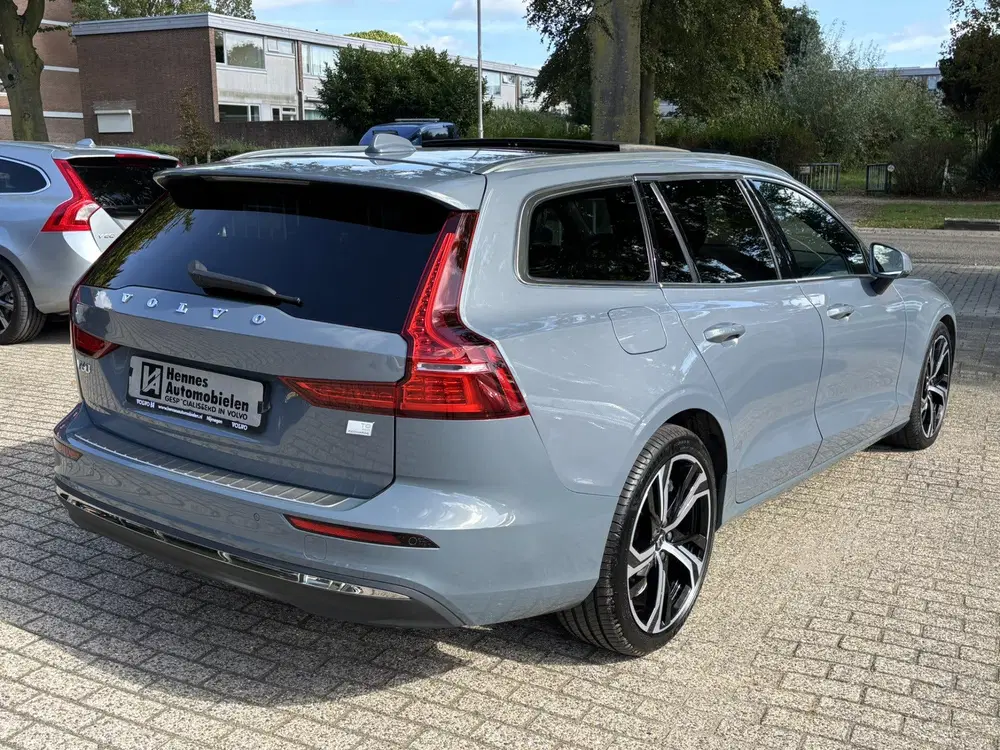 Volvo V60 T8 455pk AWD Ultimate Bright Pano Keyless uit 2023, foto 6