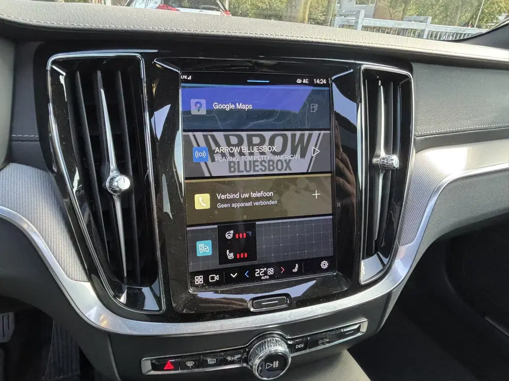 Volvo V60 T8 455pk AWD Ultimate Bright Pano Keyless uit 2023, foto 7