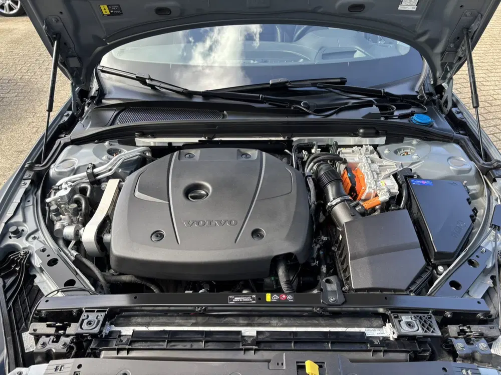 Volvo V60 T8 455pk AWD Ultimate Bright Pano Keyless uit 2023, foto 8