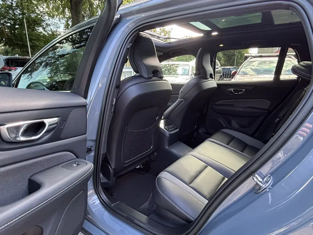 Volvo V60 T8 455pk AWD Ultimate Bright Pano Keyless uit 2023, foto 9