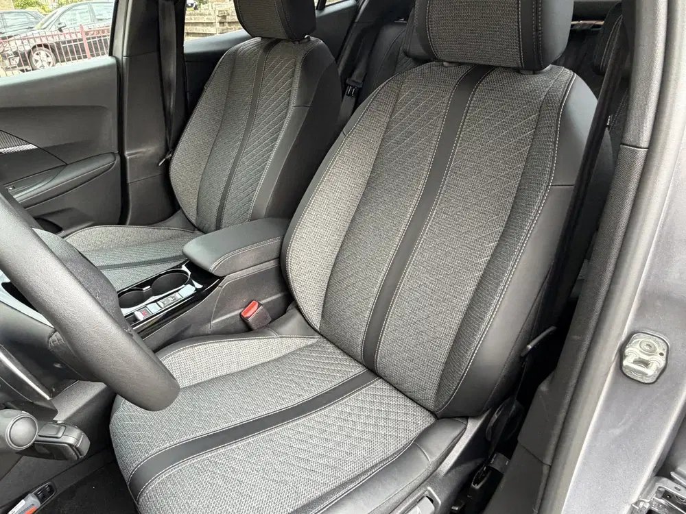 Peugeot 2008 1.2 Hybrid 145 Allure Automaat uit 2025, foto 10