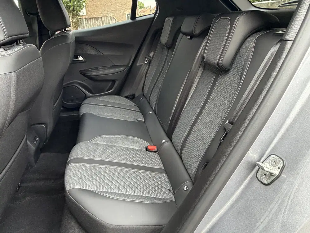 Peugeot 2008 1.2 Hybrid 145 Allure Automaat uit 2025, foto 11