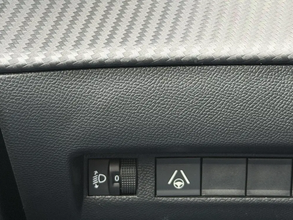 Peugeot 2008 1.2 Hybrid 145 Allure Automaat uit 2025, foto 13