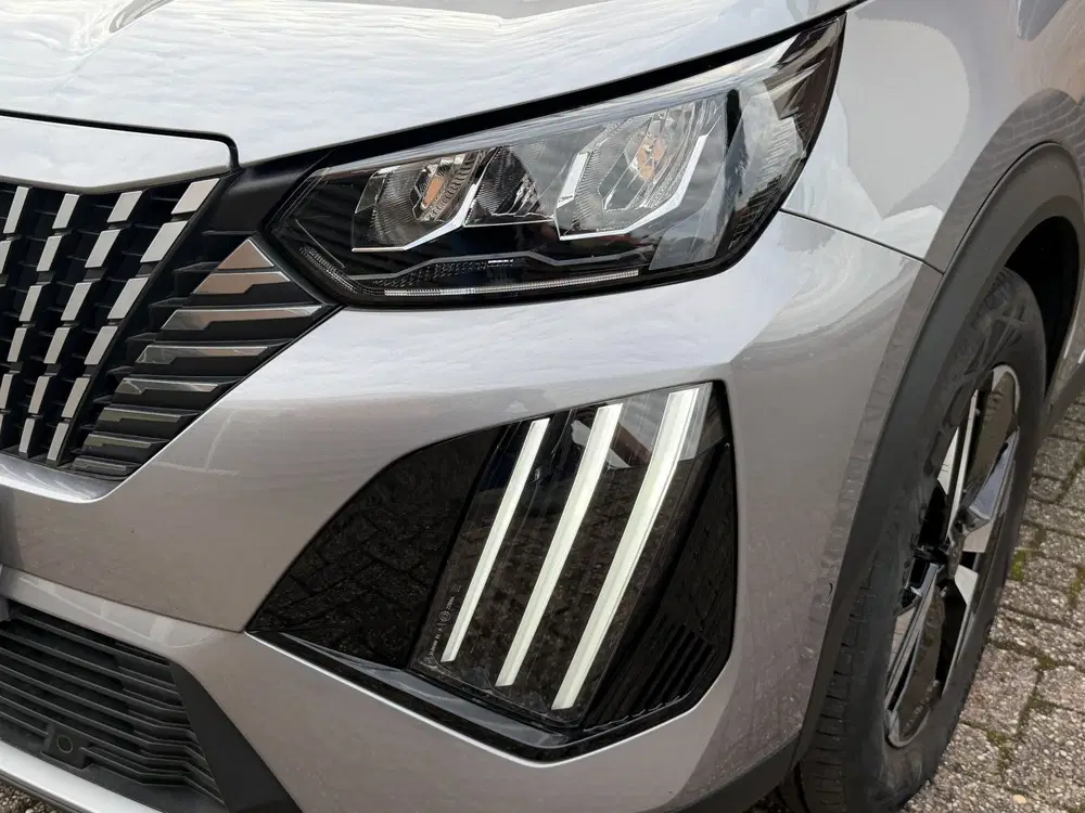 Peugeot 2008 1.2 Hybrid 145 Allure Automaat uit 2025, foto 4