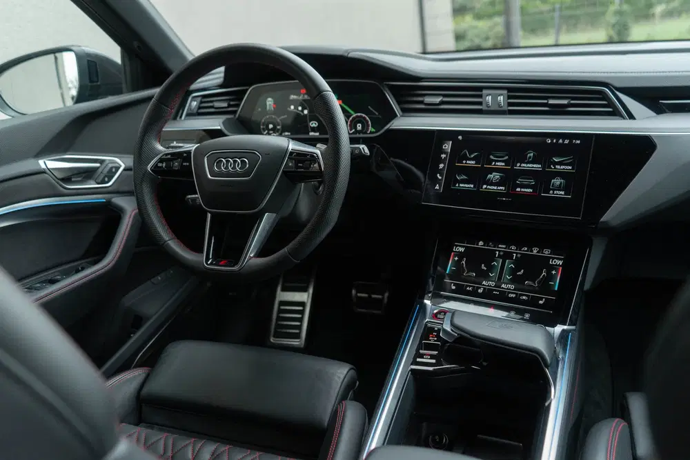 Audi SQ8 Quattro uit 2024, foto 4