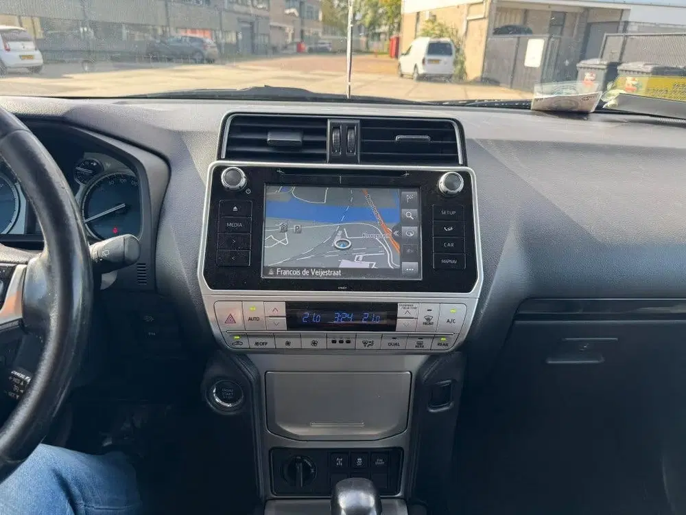 Toyota Land Cruiser 2.8 D-4d 177pk Standard Roof Blind uit 2019, foto 10