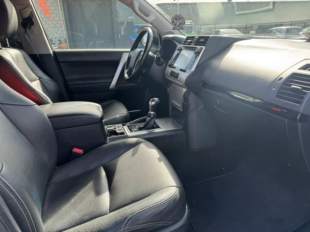 Toyota Land Cruiser 2.8 D-4d 177pk Standard Roof Blind uit 2019, foto 7