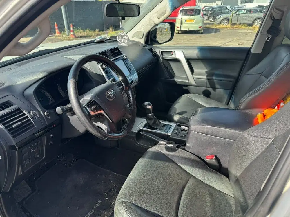 Toyota Land Cruiser 2.8 D-4d 177pk Standard Roof Blind uit 2019, foto 8
