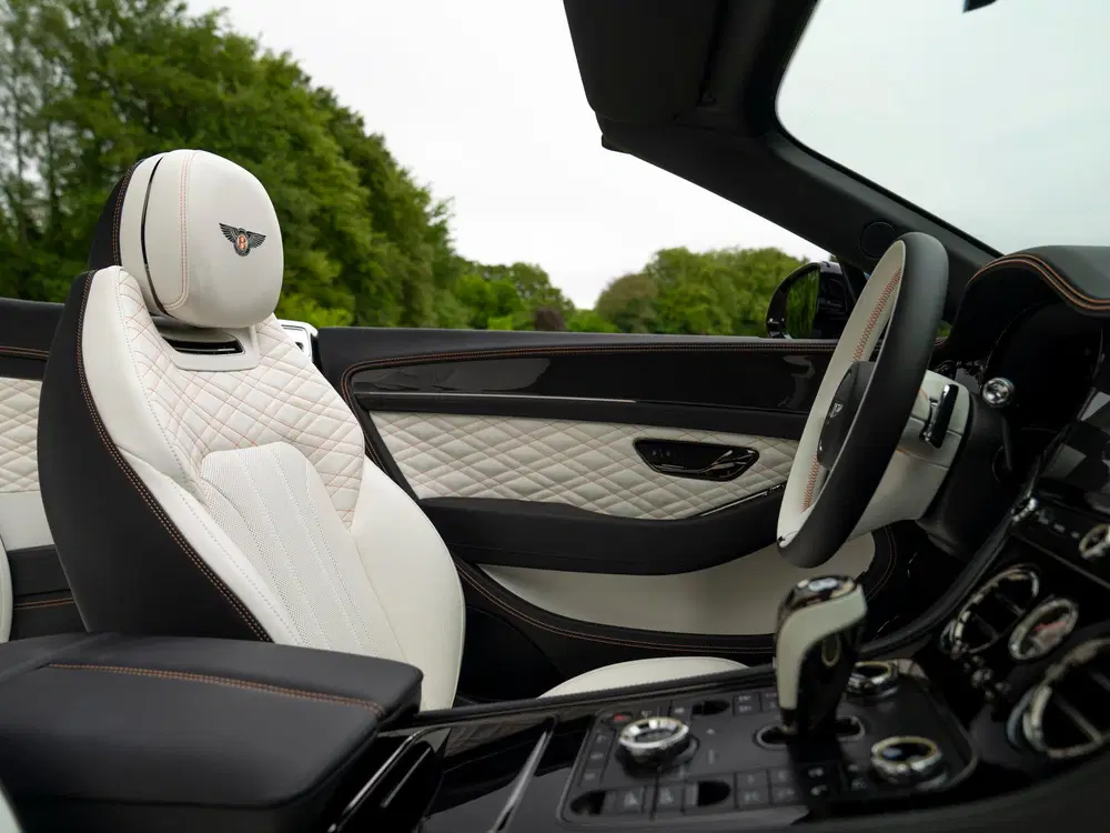 Bentley Continental GTC 4.0 V8 Hybrid uit 2026, foto 10