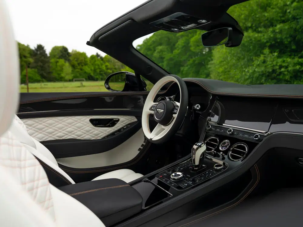 Bentley Continental GTC 4.0 V8 Hybrid uit 2026, foto 9
