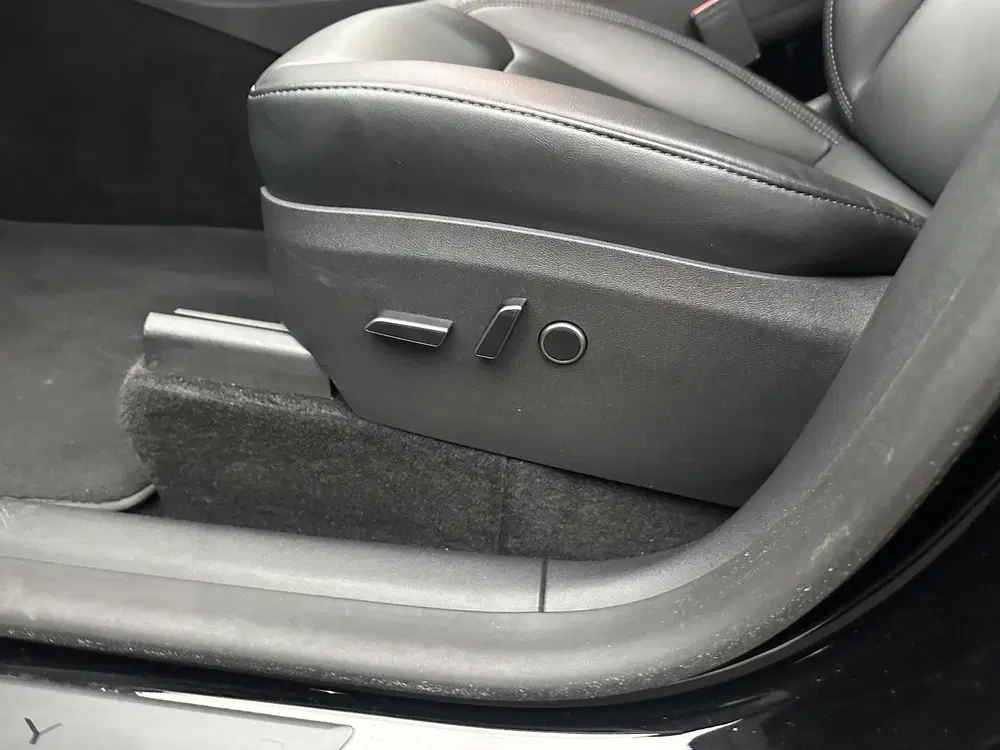 Tesla Model Y Long Range AWD 75 kWh uit 2022, foto 14