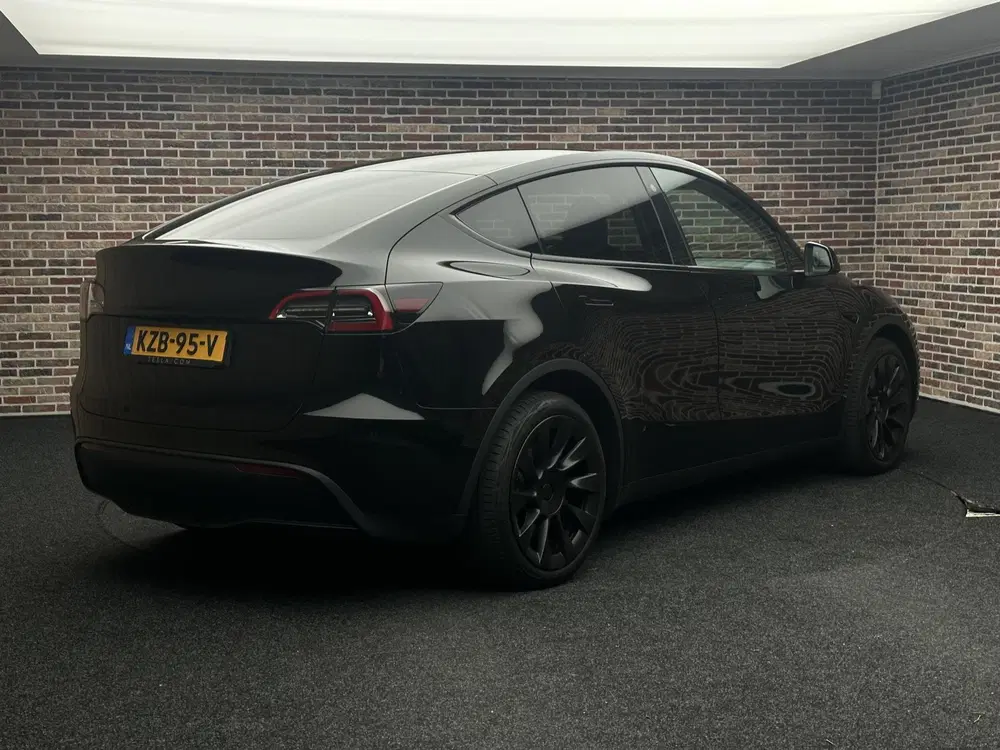 Tesla Model Y Long Range AWD 75 kWh uit 2022, foto 2