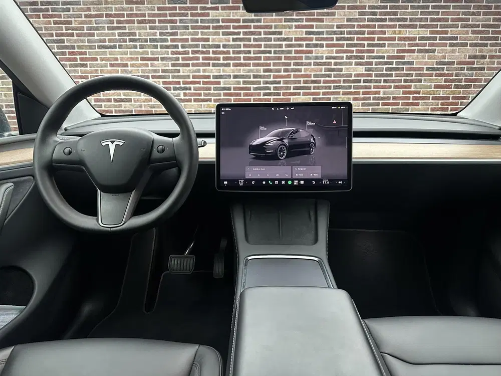 Tesla Model Y Long Range AWD 75 kWh uit 2022, foto 9