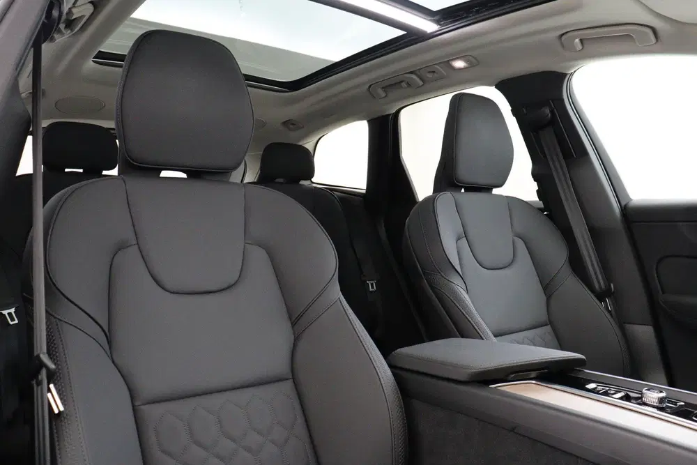 Volvo XC60 T6 PLUG-IN HYBRID AWD ULTRA DARK -PANO.DAK uit 2025, foto 12