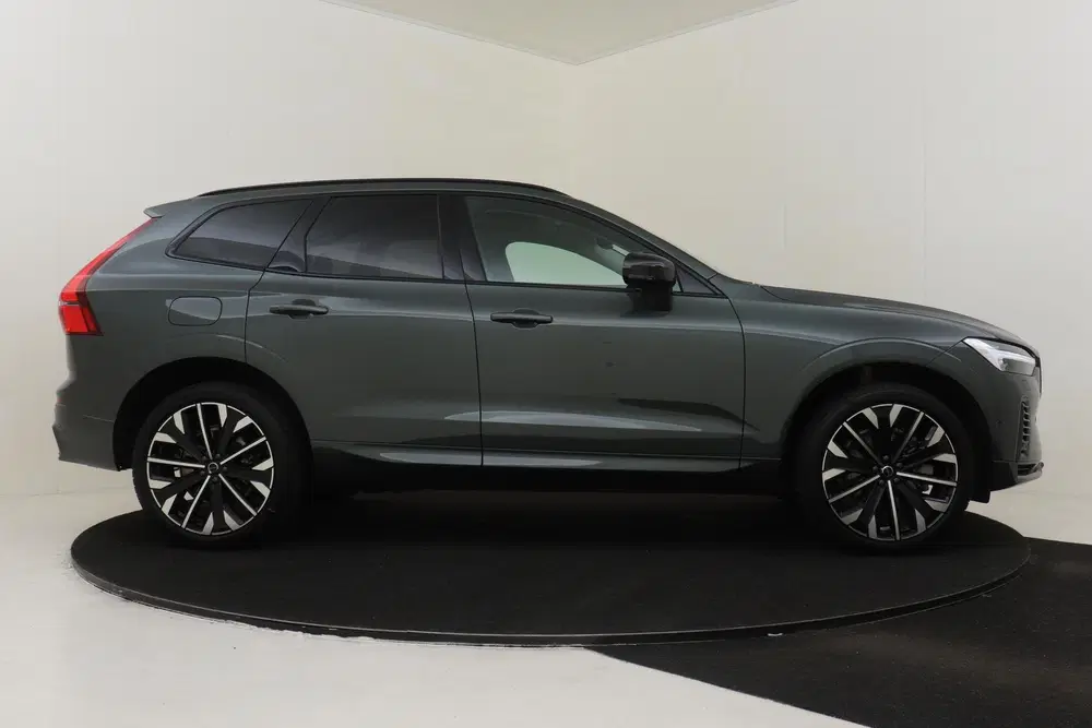 Volvo XC60 T6 PLUG-IN HYBRID AWD ULTRA DARK -PANO.DAK uit 2025, foto 13