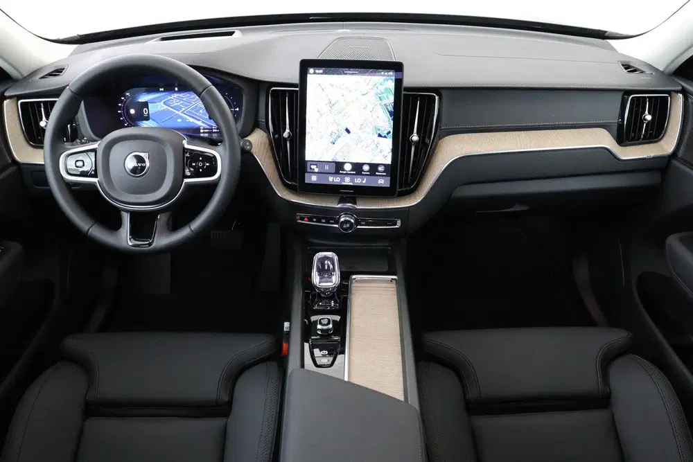 Volvo XC60 T6 PLUG-IN HYBRID AWD ULTRA DARK -PANO.DAK uit 2025, foto 4