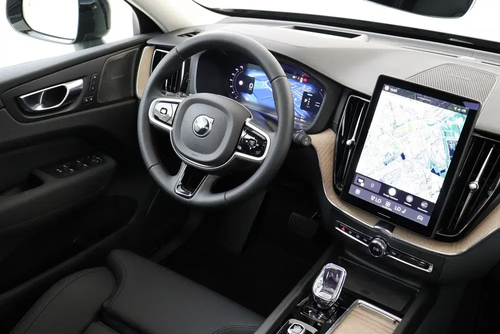 Volvo XC60 T6 PLUG-IN HYBRID AWD ULTRA DARK -PANO.DAK uit 2025, foto 6