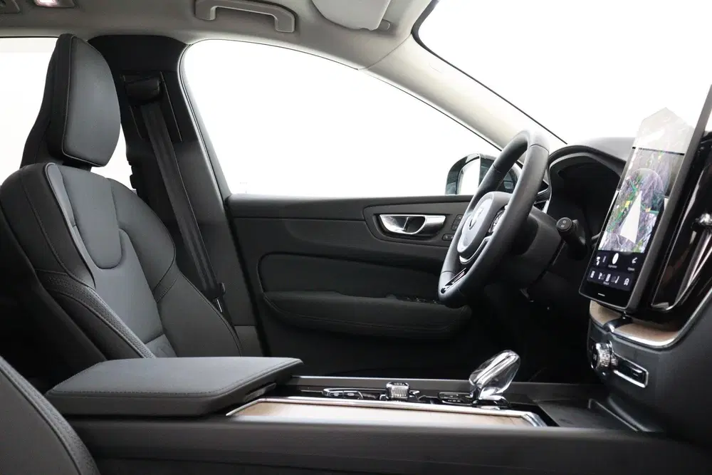 Volvo XC60 T6 PLUG-IN HYBRID AWD ULTRA DARK -PANO.DAK uit 2025, foto 8