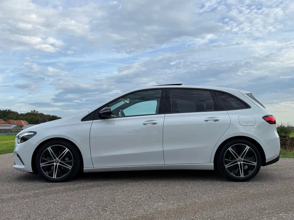 Mercedes-Benz B-Klasse 180 Luxury Line Automaat uit 2023, foto 2
