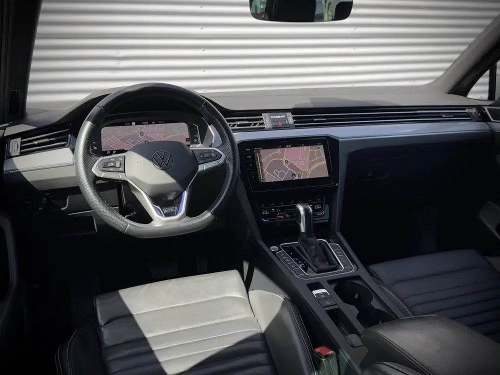Volkswagen Passat GTE uit 2022, foto 5