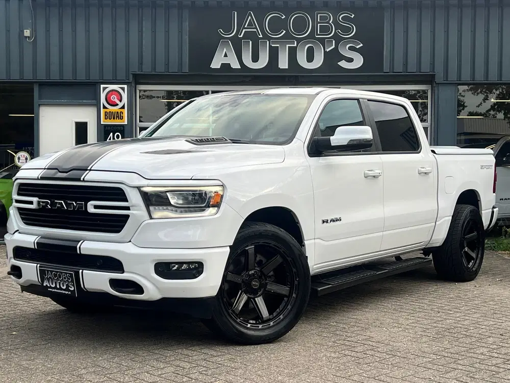 Dodge RAM 5.7 V8 4x4 Crew Cab Laramie sport uit 2024