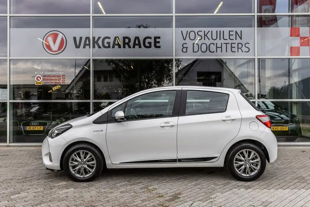 Toyota Yaris 1.5 Hybrid Dynamic White uit 2019, foto 2