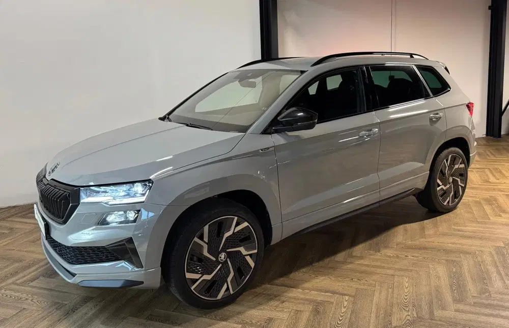 Skoda Karoq 1.5 TSI ACT Sportline Business KEYLESS CAM uit 2023, foto 2